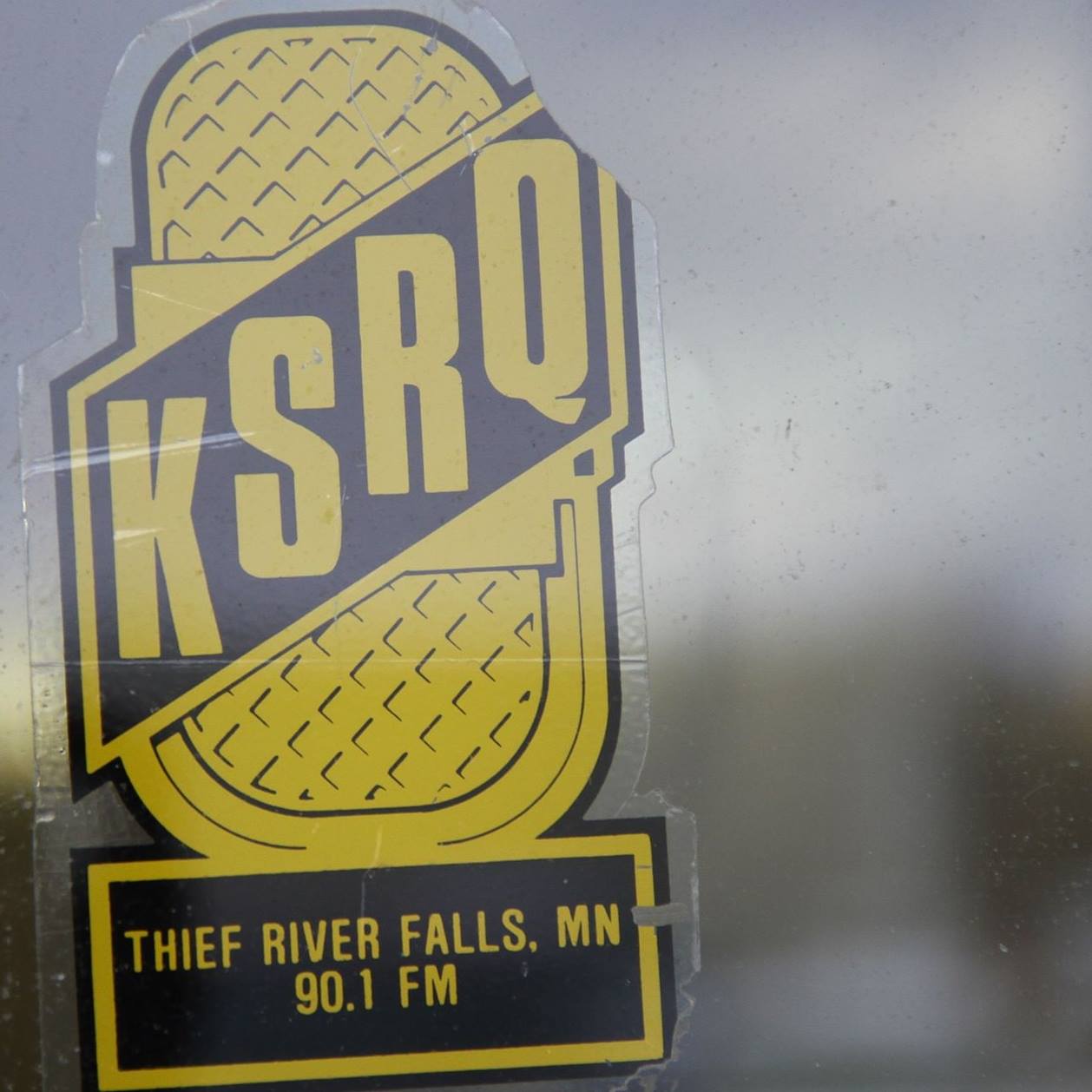 KSRQ - Neon 90 - Radio US